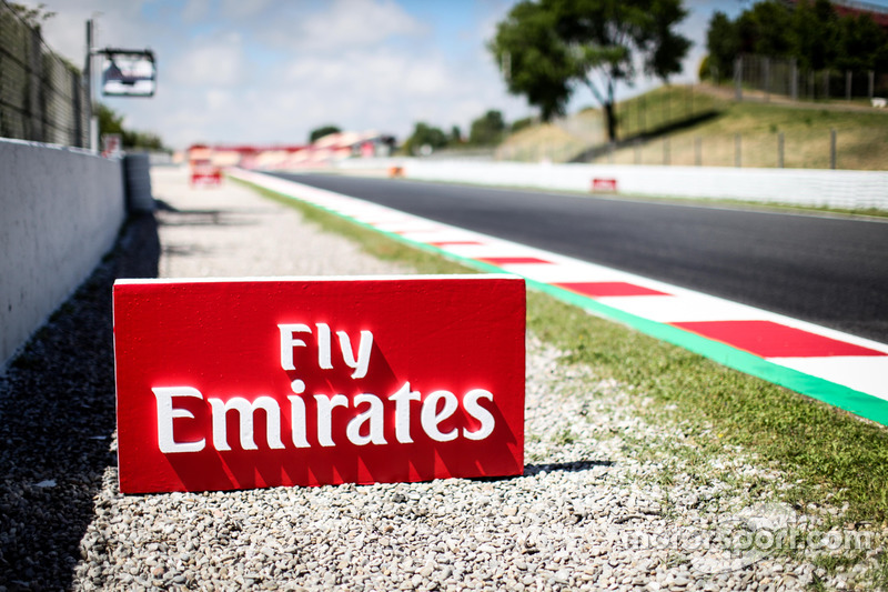 Fly Emirates signage F1 照片