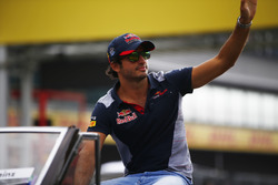 Carlos Sainz Jr., Scuderia Toro Rosso, on the drivers parade