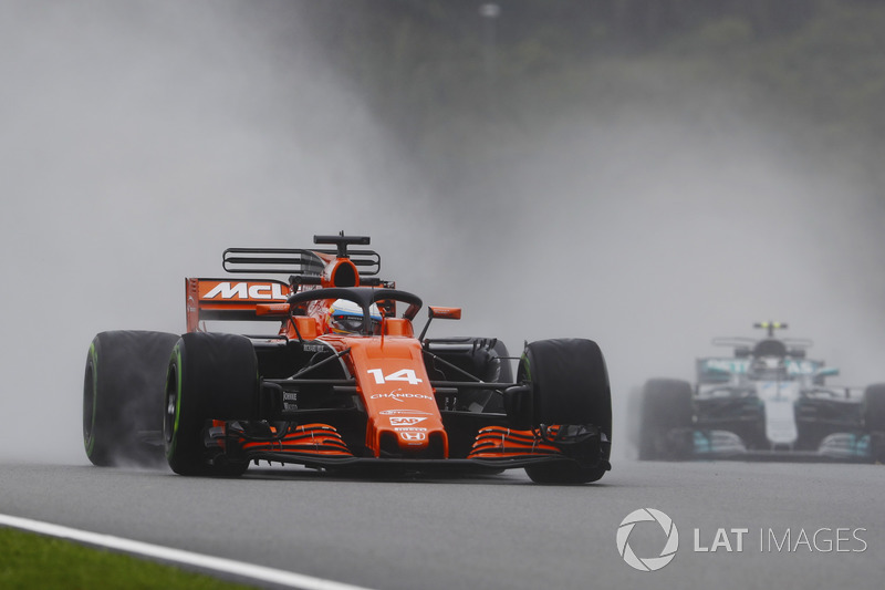 Fernando Alonso, McLaren MCL32 with halo