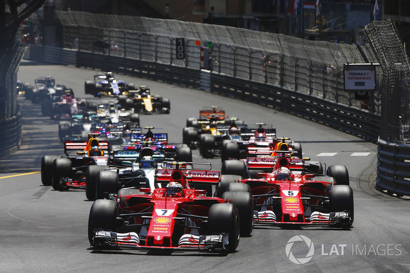 Arrancada: Kimi Raikkonen, Ferrari SF70H, Sebastian Vettel, Ferrari SF70H, Valtteri Bottas, Mercedes AMG F1 W08