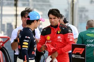 Carlos Sainz, Scuderia Ferrari, poleman Sergio Pérez, Red Bull Racing, charla en Parc Ferme