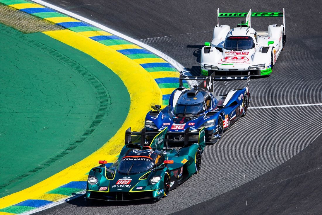 #009 Aston Martin Thor Equipo Aston Martin Valkyrie: Alex Riberas, Marco Sorensen, #36 Alpine Endurance Team Alpine A424: Jules Gounon, Frederic Makowiecki, Mick Schumacher
