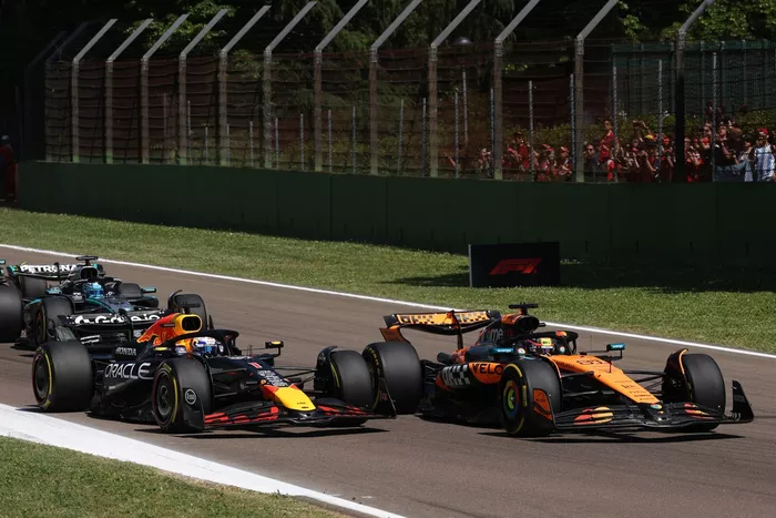 Max Verstappen, Red Bull Racing, Oscar Piastri, McLaren