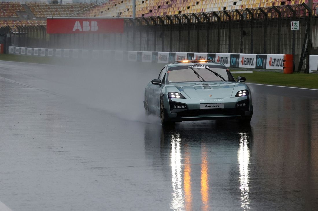 Porsche Taycan Safety Car