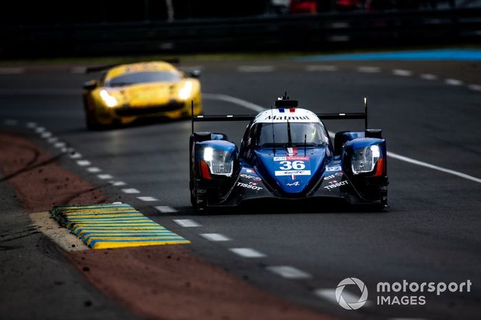 #36 Signatech Alpine, Alpine A470-Gibson: Nicolas Lapierre, Andre Negaro, Pierre Thiriet 