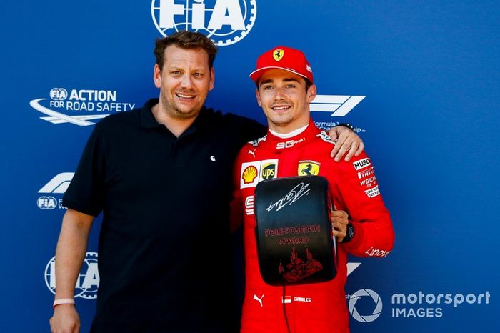 Ganador de la pole Charles Leclerc, Ferrari recibe el Premio Pirelli Pole Position