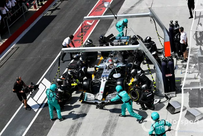 Lewis Hamilton parou na sequência