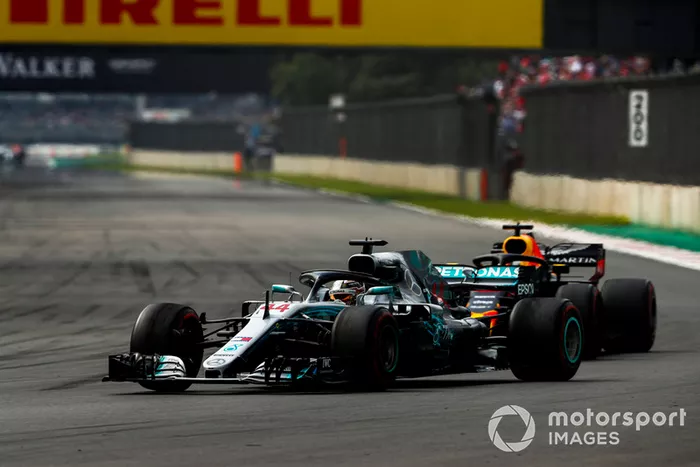 Lewis Hamilton, Mercedes AMG F1 W09 EQ Power+, Daniel Ricciardo, Red Bull Racing RB14