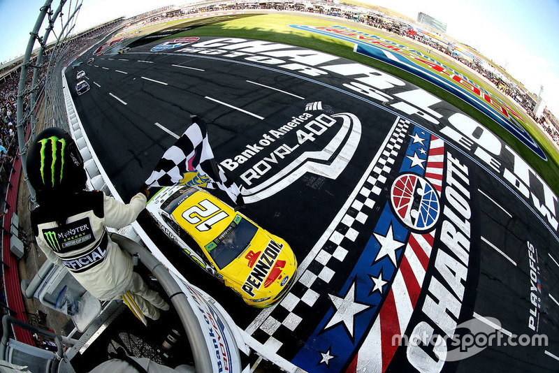 Ryan Blaney, Team Penske, prende la bandiera a scacchi