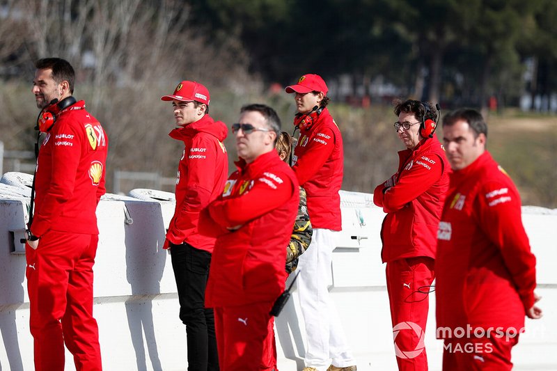 Mattia Binotto, Ferrari Team Principal, Charles Leclerc, Ferrari, John Elkann, FIAT Chairman and team members trackside