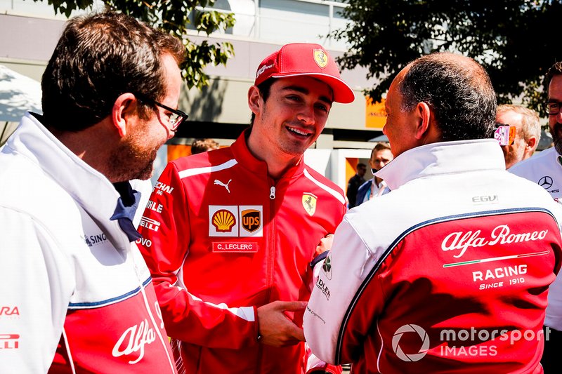 Frederic Vasseur, Team Principal, Alfa Romeo Racing e Charles Leclerc, Ferrari