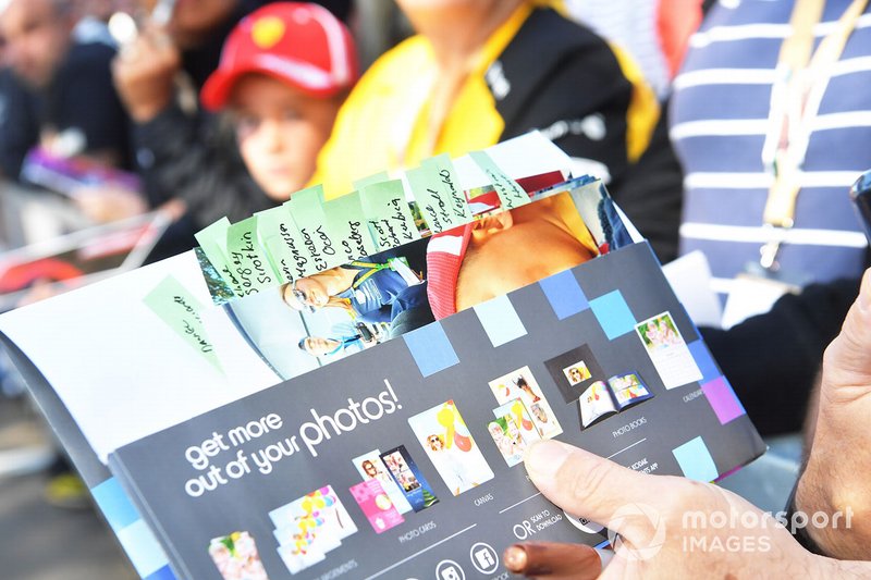 Fan's autograph cards