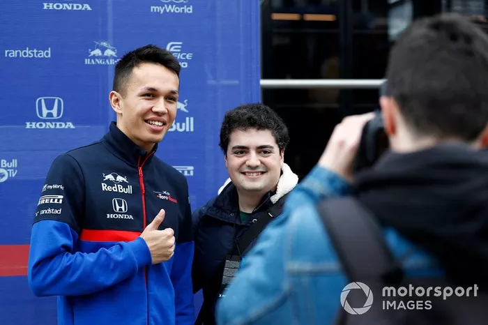 Alex Albon, Scuderia Toro Rosso con fans