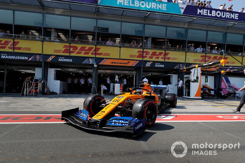 Carlos Sainz Jr., McLaren MCL34, leaves the garage