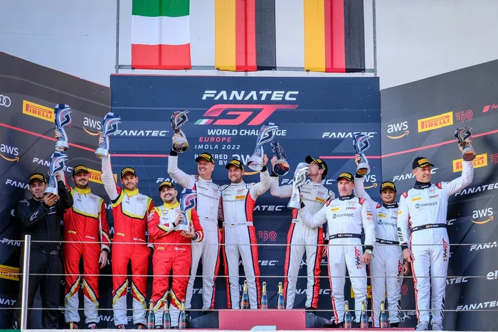 Podio Gold Cup: ganador #911 Heberth Motorsport Porsche 911 GT3-R: Ralf Bohn, Alfred Renauer, Robert Renauer, segundo lugar #21 AF Corse Ferrari 488 GT3: Hugo Delacour, Cedric Sbirrazzuoli, Alessandro Balzan, tercer lugar #5 Haupt Racing Team Mercedes-AMG GT3: Florian Scholze, Hubert Haupt, Arjun Maini 
