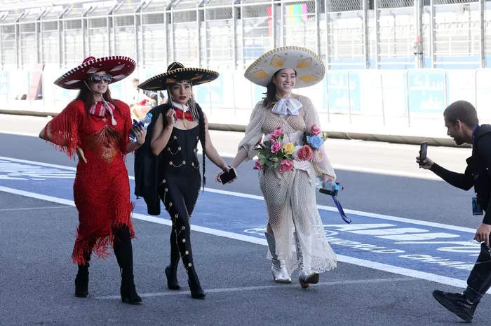 Mexican women in the pit lane