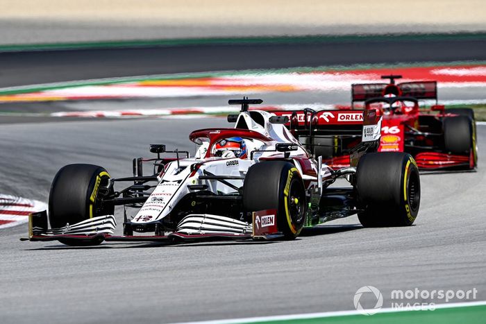 Kimi Raikkonen, Alfa Romeo Racing C41, Charles Leclerc, Ferrari SF21