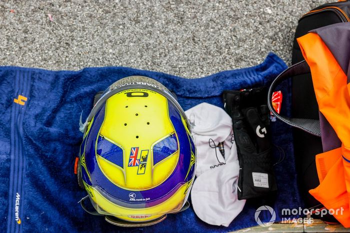 El casco de Lando Norris, McLaren, en la parrilla