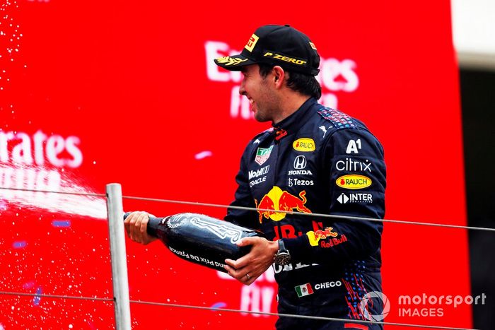 Podio: tercer lugar Sergio Pérez, Red Bull Racing