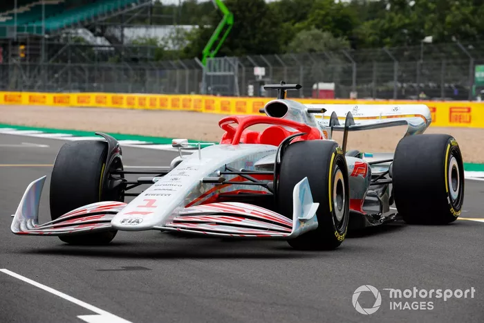 El coche de Fórmula 1 de 2022 en la parrilla de Silverstone