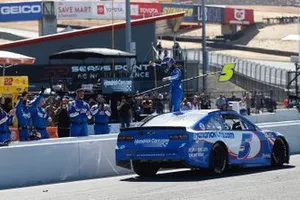 Race winner Kyle Larson, Hendrick Motorsports, Chevrolet Camaro HendrickCars.com