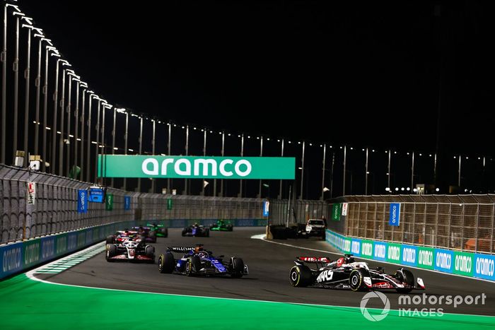 Kevin Magnussen, Haas VF-24, Alex Albon, Williams FW46, Nico Hulkenberg, Haas VF-24