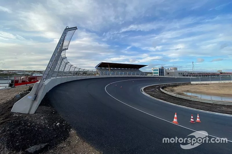 La curva peraltada de Zandvoort  (las fotos son de la curva 3, la curva final también es peraltada)