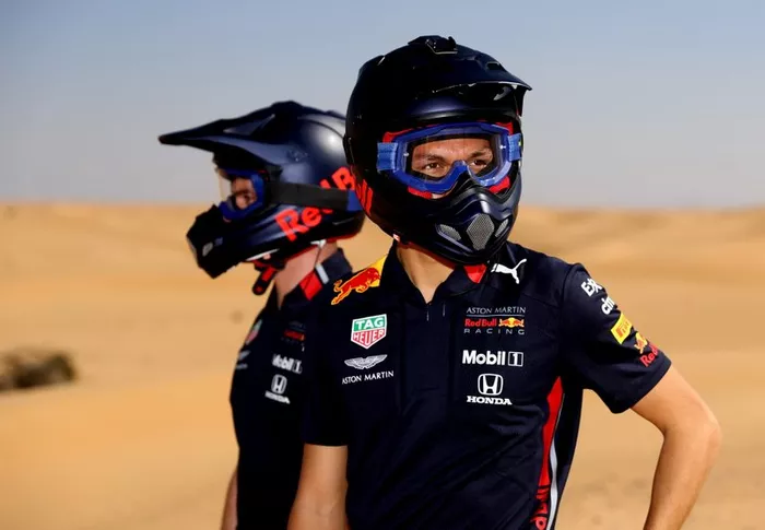 Max Verstappen, Alexander Albon, Red Bull Racing,  Red Bull Desert Racing allo Skydive Dubai