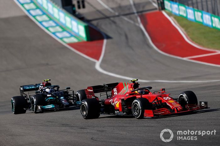 Carlos Sainz Jr, Ferrari SF21, Valtteri Bottas, Mercedes W12
