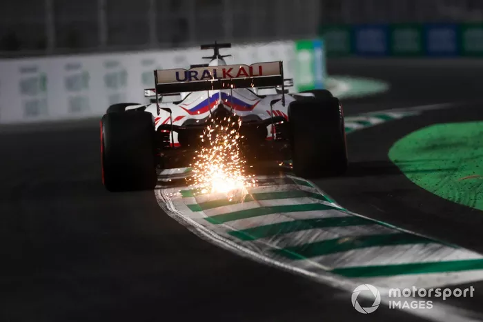 Chispas de Nikita Mazepin, Haas VF-21