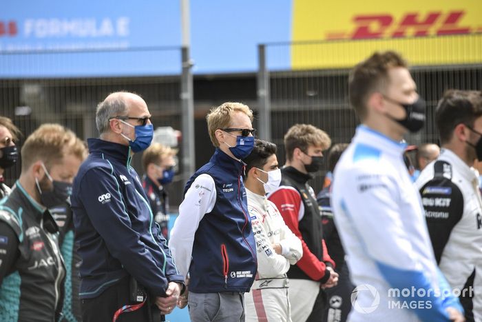 Christian Silk, Team Principal, NIO 333, Sylvain Filippi, Envision Virgin Racing, y el resto de la Fórmula E en el homenaje a Adrián Campos