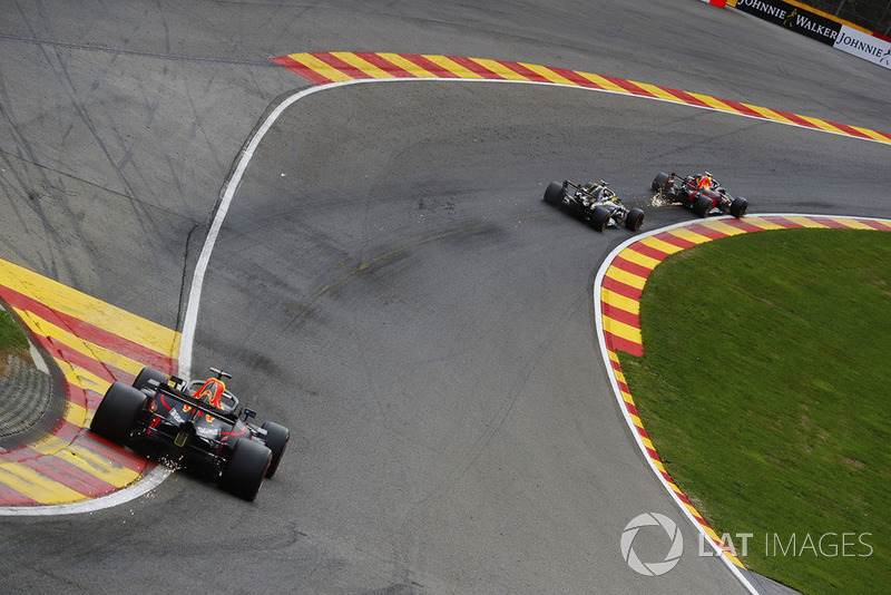 Max Verstappen, Red Bull Racing RB14, Nico Hulkenberg, Renault Sport F1 Team R.S. 18, Daniel Ricciardo, Red Bull Racing RB14