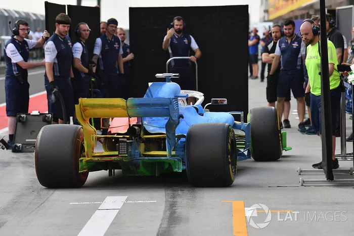 Robert Kubica, Williams FW41, con parafina en todo el coche