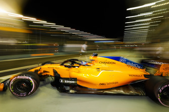 Fernando Alonso, McLaren MCL33, leaves the garage