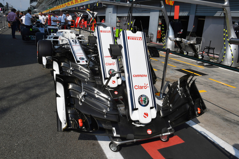 Sauber C37 nose and front wings