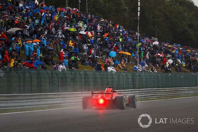 2: Себастьян Феттель, Ferrari SF71H, 1'58.905