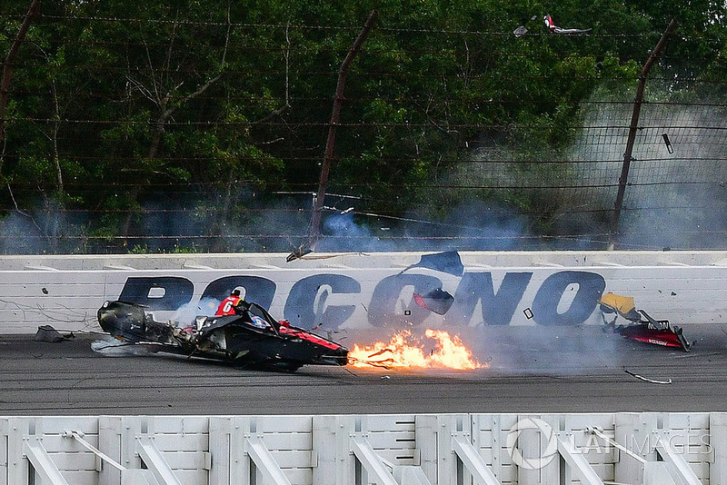 Robert Wickens, Schmidt Peterson Motorsports Honda, James Hinchcliffe, Schmidt Peterson Motorsports Honda, Ryan Hunter-Reay, Andretti Autosport Honda, Pietro Fittipaldi, Dale Coyne Racing Honda crash