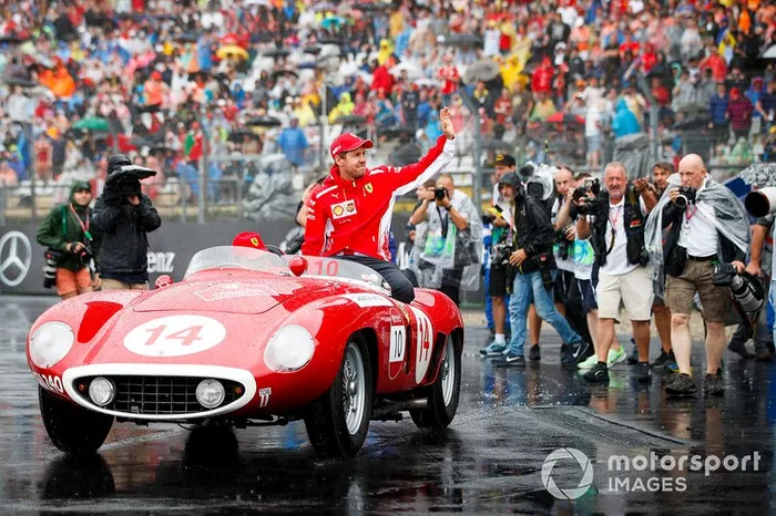 Sebastian Vettel, Ferrari, durante la drivers parade