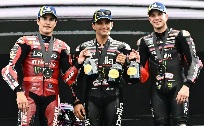 Marc Marquez, Ducati Team, Jorge Martin, Aprilia Racing Team, Marco Bezzecchi, Aprilia Racing