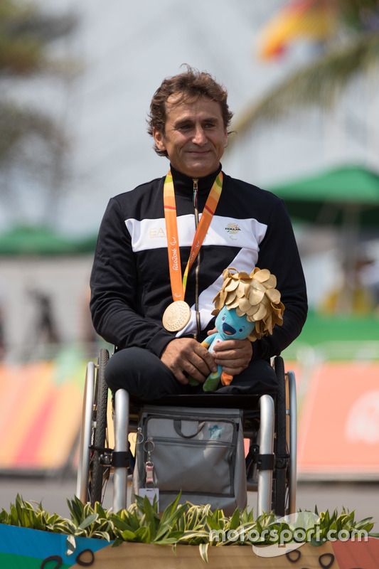 Podio: medalla de oro para Alex Zanardi, de plata para Stuart Tripp y bronce para Óscar Sánchez