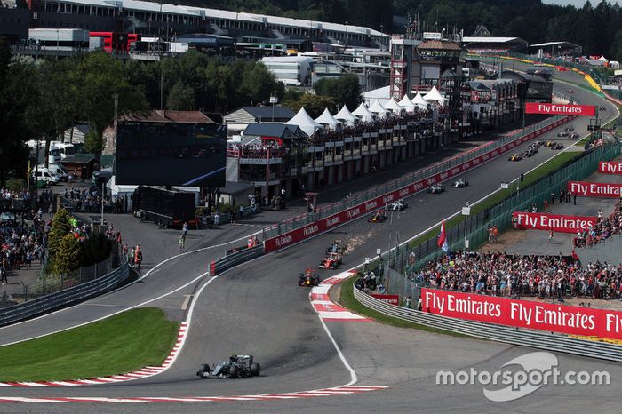 Nico Rosberg, Mercedes AMG F1 W07 Hybrid líder al inicio de la carrera