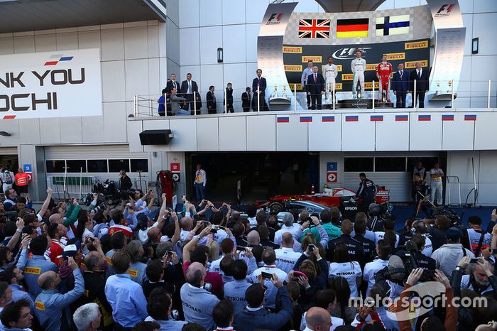 Podio: ganador Nico Rosberg, Mercedes AMG F1 Team, segundo lugar Lewis Hamilton, Mercedes AMG F1 Team, tercer lugar Kimi Raikkonen, Ferrari