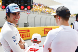 Lance Stroll, Williams Racing, con Stoffel Vandoorne, McLaren MCL33