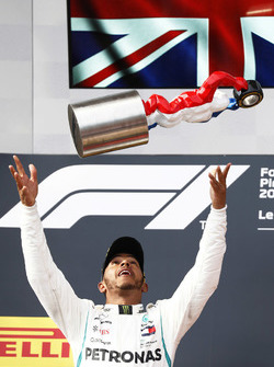 Podyum: Yarış galibi Lewis Hamilton, Mercedes-AMG F1