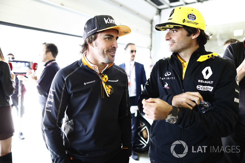 Carlos Sainz Jr., Renault Sport F1 Team, and Fernando Alonso, McLaren