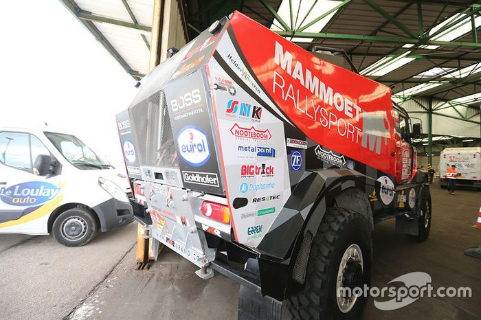 Los equipos se preparan en Le Havre para el largo viaje a Lima, Perú