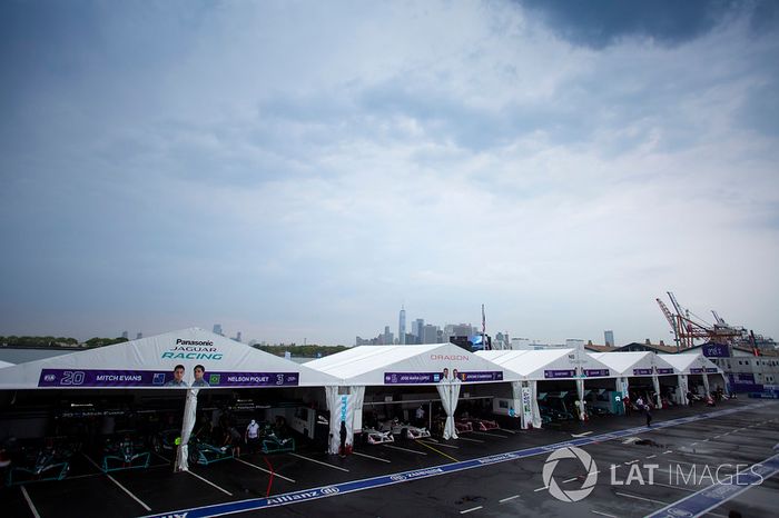 Garajes en el pitlane