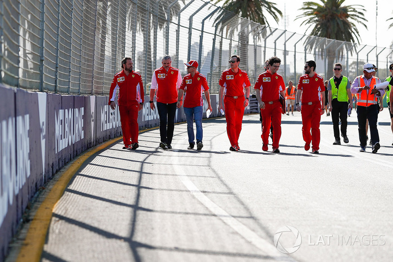 Le trackwalk avec Sebastian Vettel, Ferrari et Maurizio Arrivabene, Team Principal, Ferrari