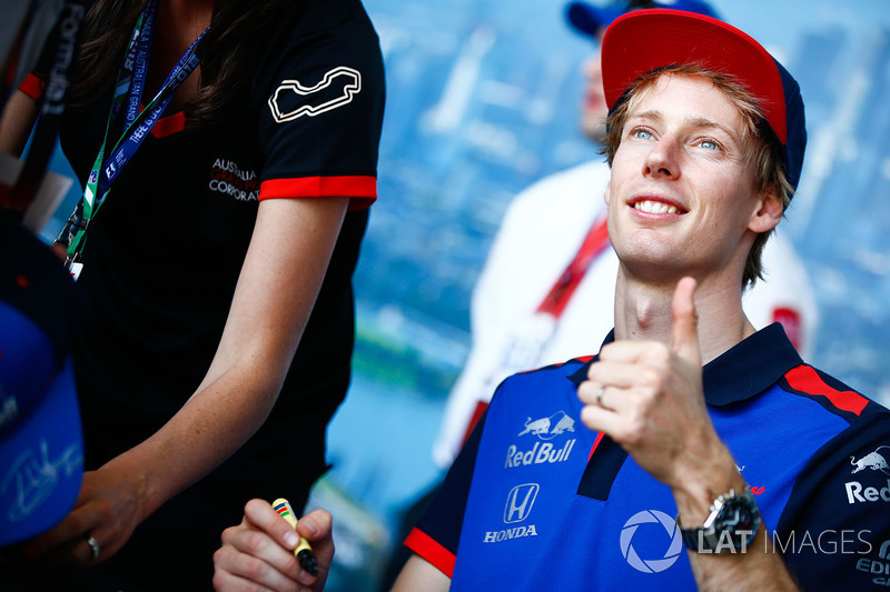Brendon Hartley, Toro Rosso, signs autographs for fans
