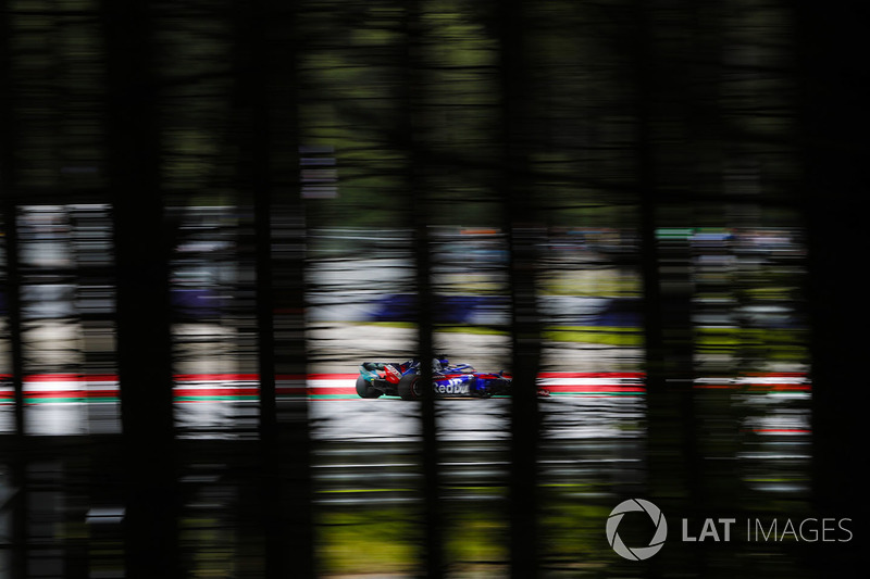 Brendon Hartley, Toro Rosso STR13, solleva scintille